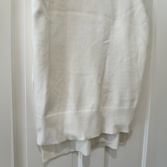 Carmen Marc Valvo white turtleneck knit sleeveless blouse top - Picture 10 of 13